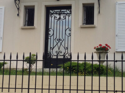 Porte en fer forgé