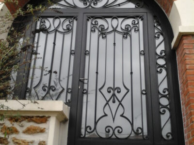 Porte en fer forgé