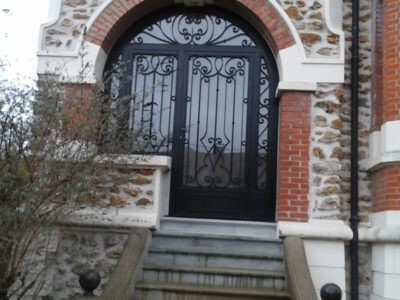 Porte en fer forgé