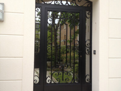 Porte en fer forgé