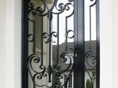Porte en fer forgé