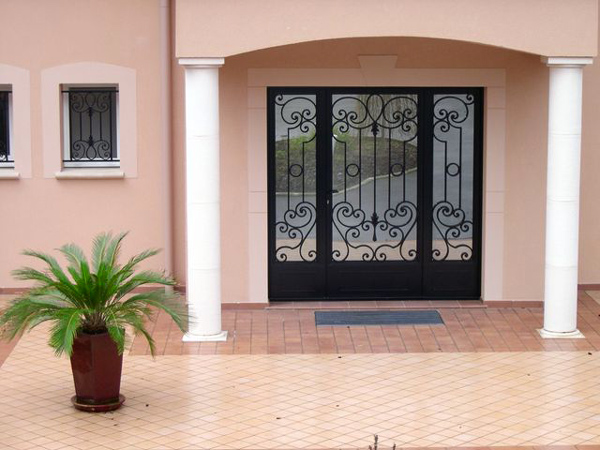 Porte en fer forgé
