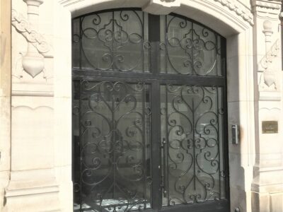 Porte en fer forgé