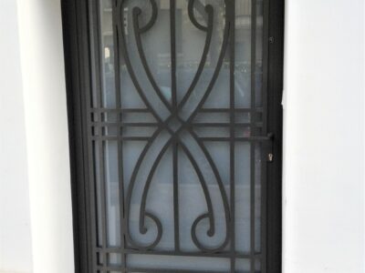 Porte en fer forgé