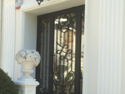 Porte en fer forgé