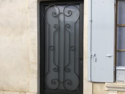 Porte en fer forgé