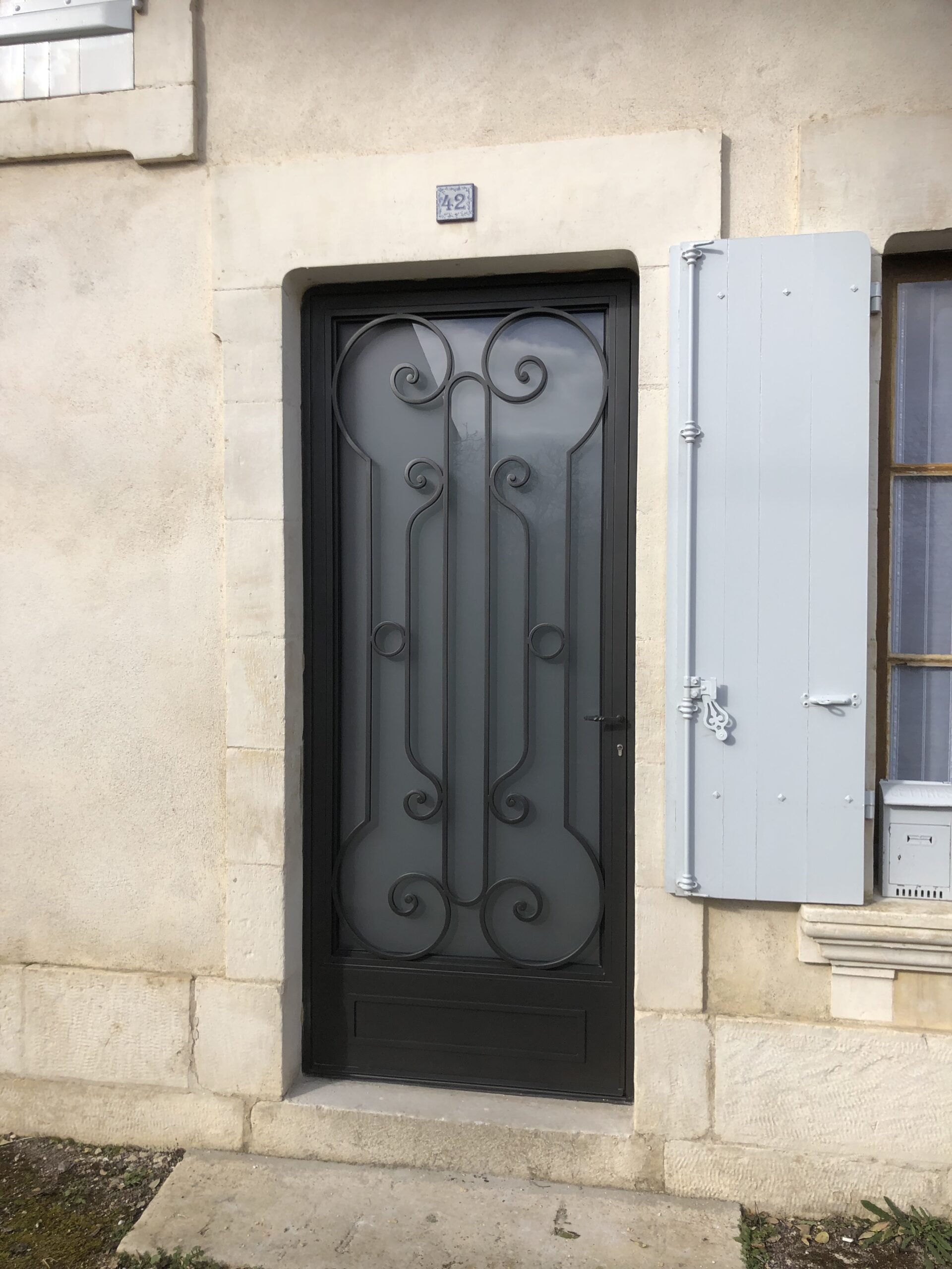 Porte en fer forgé